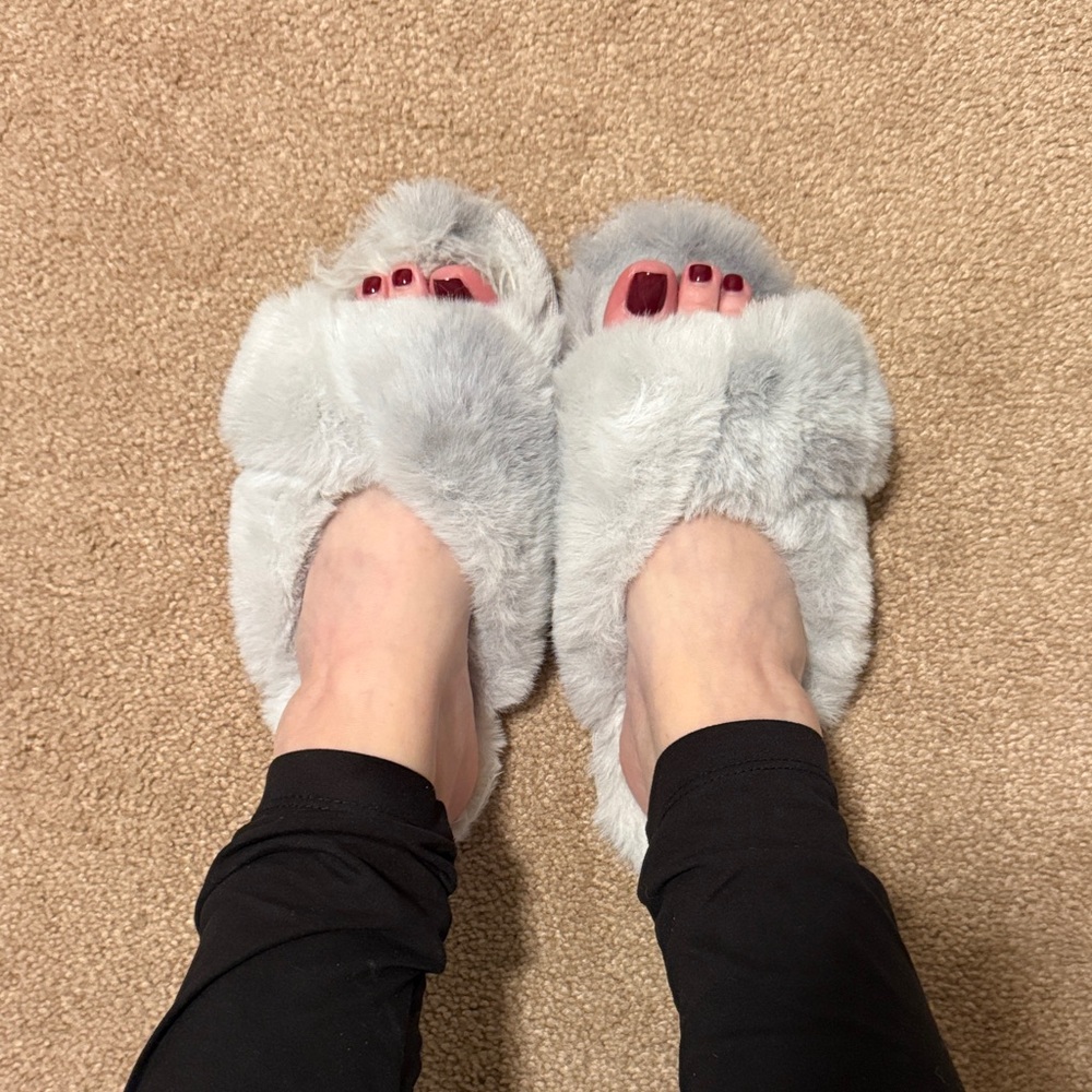 Cozy Gray Faux Fur Women's Slippers